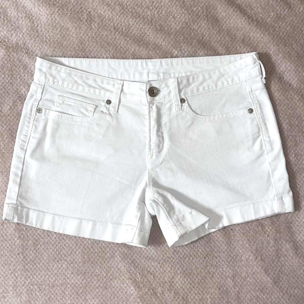 JCPenney Woman’s Size 6 - White Jean Shorts -